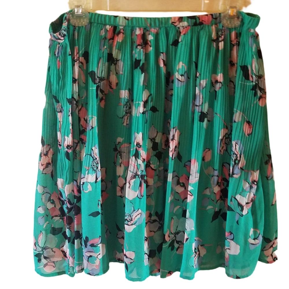 Elle Green Floral Skirt NWOT Size Large